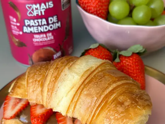 Croissant com Pasta de Amendoim